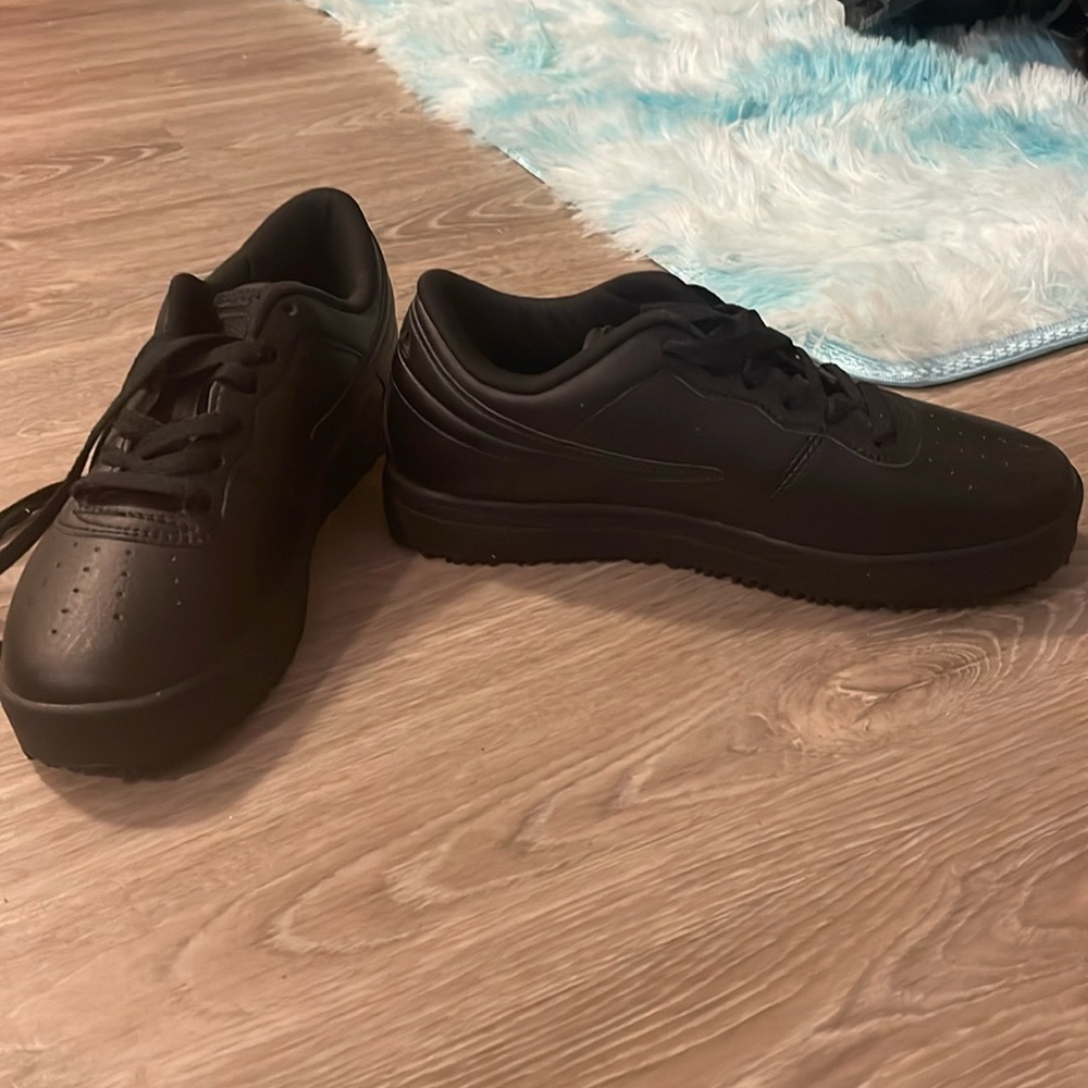 Non-slip low top shoes